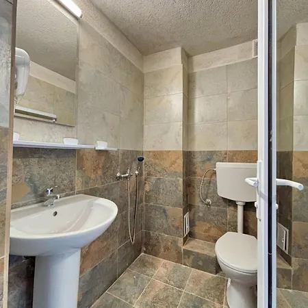 Almaris 酒店 南埃福列