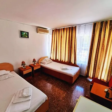 Excelsior Hotel 2*