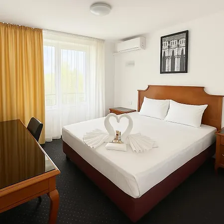 Almaris Hotel 2*
